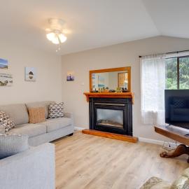 Walk to Main Avenue: Cozy Unit in Warrenton, hotel in Warrenton