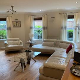 Central Woking โรงแรมในHorsell