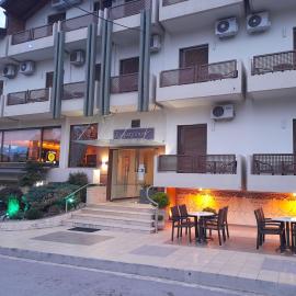 Hotel Prigipikon Suites and sofites, hotel u gradu 'Loutra Ipatis'