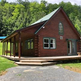 Charming Vermont Log Cabin, khách sạn ở Cambridge