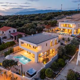Viesnīca Villa Sempreviva and Salvia - Sea View Luxury Retreats pilsētā Mandre