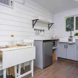 Private Escape! Tiny home style, hotel in Camas