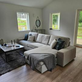 Vacation home near lake and nature, hotel a Munkedal