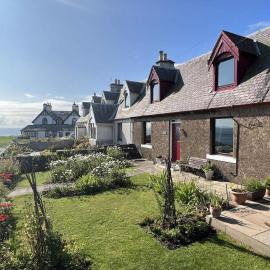 Saint Abbs에 위치한 호텔 Merrihaven - Clifftop Fisherman's Cottage with Sea Views