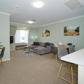 40 Modern & chic apt in East Perth