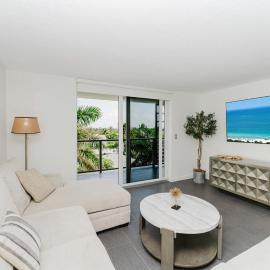 Prime Beach and Golf Retreat 2BR Pool & Balcony