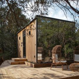 Lakeside ÖÖD Mirror Cabin #1 - Nature Getaway, Hotel in Bastrop