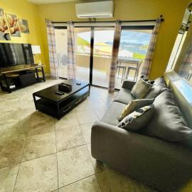 Couples Getaway 1bed 1bath Condo In Red Hook, ξενοδοχείο σε Nazareth