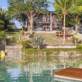 Lagoon Escape with Kayaks and Views