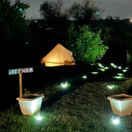 Tenda romantica nel Noccioleto