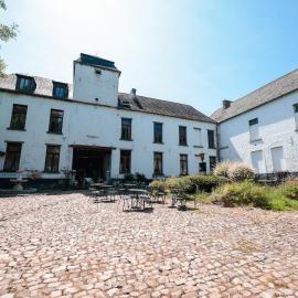 Le Domaine Du Château Blanc à 10 minutes de Pairi Daiza – hotel w mieście Jurbise