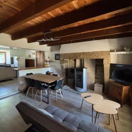 Maison de campagne, hotel in Sainte-Colombe-de-Peyre