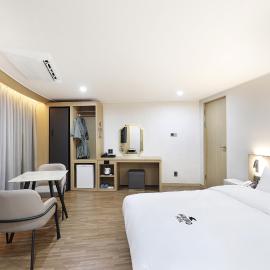 Hound Hotel Jeonju Joonghwasan, hotel di Jeonju