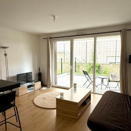 New 2 room apartment with garden & garage, Close to Parliament