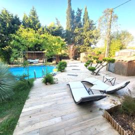 Pasca'land, hotel u gradu Velaux