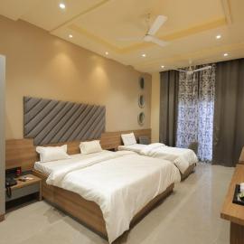 Hotel Black Harbour - A Unit of Om Shanti Inn, hotel in Bharatpur
