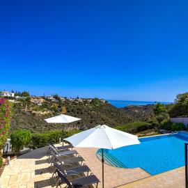 4 bedroom Villa Helidoni with private infinity pool, Aphrodite Hills Resort, hotel i Kouklia