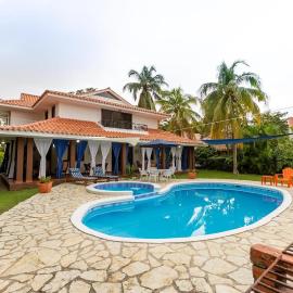 Villa at Metro Country Club with Private Pool, hotel in San Pedro de Macorís