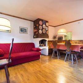 Bilocale in centro Cogne, hotel in Cogne
