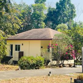Jungle Breeze Bungalow 8A, Fast WiFi, Quiet Retreat, Hotel in Ban Dan Mai