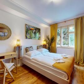 Kangaroo Rooms & Bar: Pezinok şehrinde bir otel