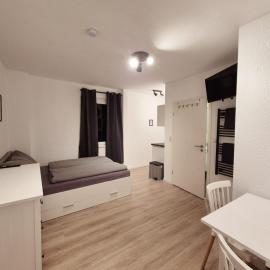 Gemütliche 1-Zimmer-Dachgeschosswohnung, hotell i Hildesheim