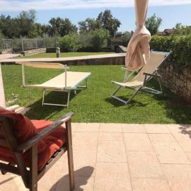The Artist - Apartments with Private Garden in Residence with Pool, hotel v Manerbi del Garda