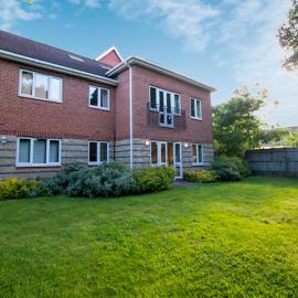 Bracknell Spacious Two Bedroom Apartment, hotel in Bracknell