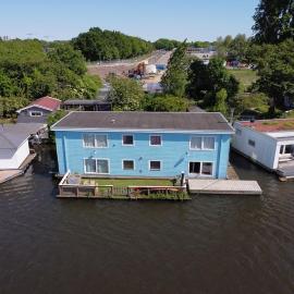 Amster Houseboat