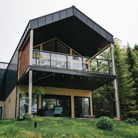 Unic lofts - Ligali - Massif Charlevoix, Mont-St-Anne, hotell i Saint-Joachim