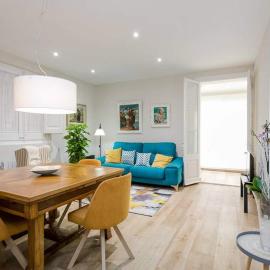 Lovely Designed House Connected To Center, hotel a Cornellà de Llobregat