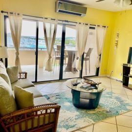 Relaxing 1bed 1bath Villa In Downtown Red Hook!, hotel a Nazareth