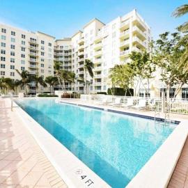 Amazing one-bedroom in Casa Costa!BEACH PASS INC!, hotel v destinaci Boynton Beach
