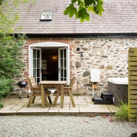 Rustic Couples Retreat I Hot Tub I Private Estate