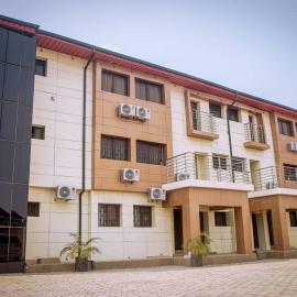 Eagle Nest Apartment and Hotel，貝寧城的飯店
