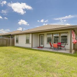 Fenced Yard: Quiet Family Home in Richmond