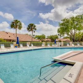Pool & Ocean Access: Palm Beach Gardens Condo, hotel in Palm Beach Gardens