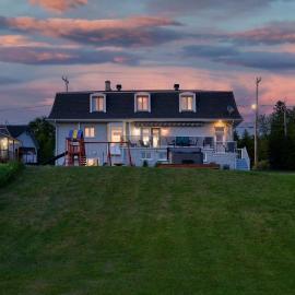 Chalet du Rivage, hotel a Pohénégamook