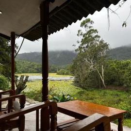Nirvana 'By the lake', hotel i Kūkkāl