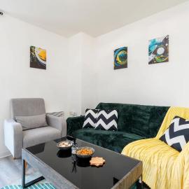 2 Bedroom 2 Bathroom Apartment with 5 Beds and Gated Parking near Sheffield United Stadium