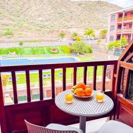 Little Palmar with Free Parking & Pool & Padel, hotel in Palm-Mar