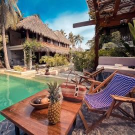 Paraíso del Surf, A 50m de las Olas Perfectas, AC, Starlink, Piscina, La Saladita surf, hotel La Saladában