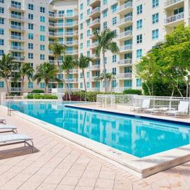 Modern bedroom in great condo! Beach Pass incl!