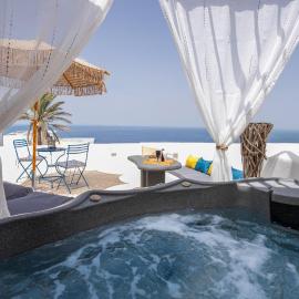 Pezoula Traditional House with Sunrise View, hotel in Santorini