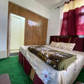 Hotel Gokul International Bhadarwah, khách sạn ở Doda