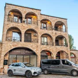 Stone Palace Hotel Near Athen's Airport Free Shuttle From and to Athen's Airport, hotel sa Spata