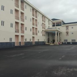 Rhocharls Hotel and Suites Limited，位于Mama的酒店