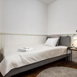 1800 by Vince Stay - Private Rooms in Town Hall Square, hotel in Tartu