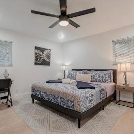 Spacious 4-Bedroom Austin Hideaway, 7 Beds, Sleeps 12, Hot Tub, Fire Pit, Giant Chess, Games & Free Parking