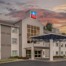 SureStay Plus Hotel by Best Western Niagara Falls East, hotel i Niagara Falls